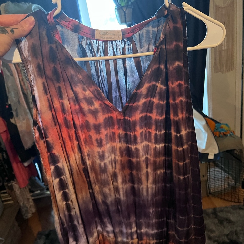 Tie front v neck sleeveless soft stretchy top.